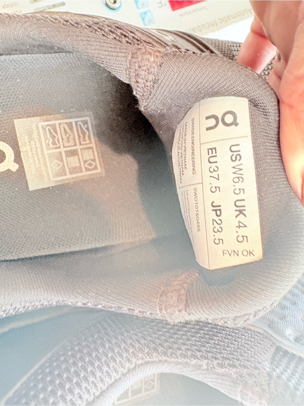 Black womens cloud Sneakers - Picture 5 of 6
